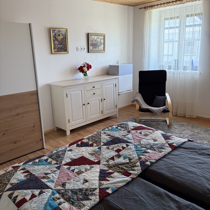 Wohnschlafzimmer Holler mit Klimaanlage Boxspringbett und Schlafcouch im Langerhof Hannersdorf Südburgenland