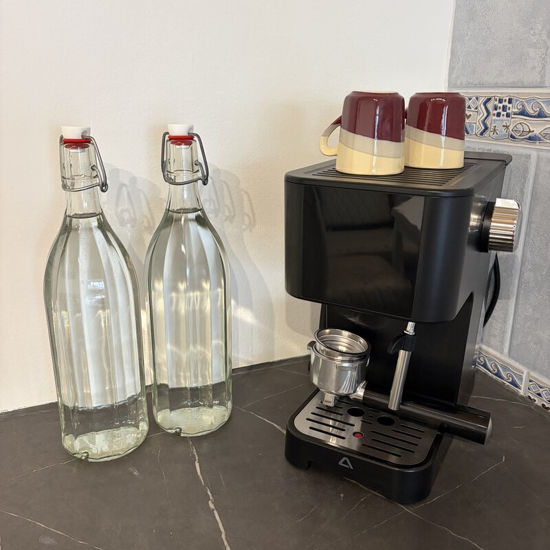 Siebtraeger Espressomaschine in der Kueche der Wohnung Holler im Langerhof Hannersdorf Suedburgenland
